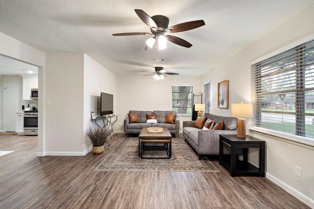 1606 E Fayle Street, Baytown, TX 77520