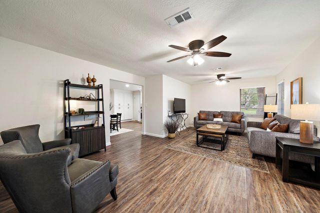 1606 E Fayle Street, Baytown, TX 77520