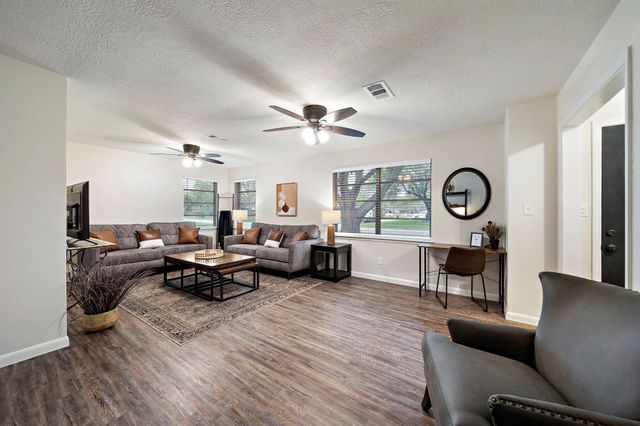 1606 E Fayle Street, Baytown, TX 77520
