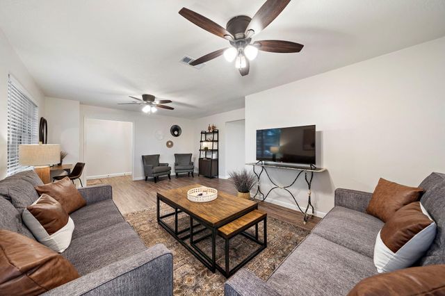 1606 E Fayle Street, Baytown, TX 77520
