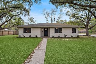 1606 E Fayle Street, Baytown, TX 77520