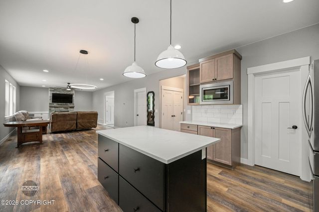 1141 W Bluff View Drive, Wasilla, AK 99654