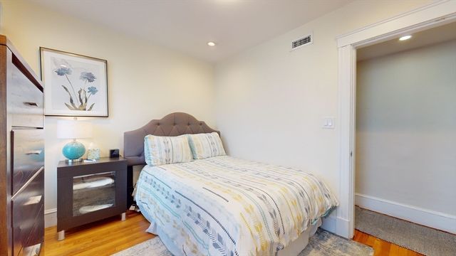 30 Clay St 3B, Cambridge, MA 02140