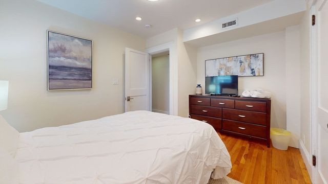 30 Clay St 3B, Cambridge, MA 02140