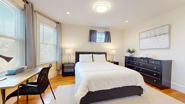 30 Clay St 3B, Cambridge, MA 02140
