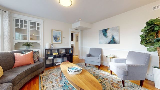 30 Clay St 3B, Cambridge, MA 02140