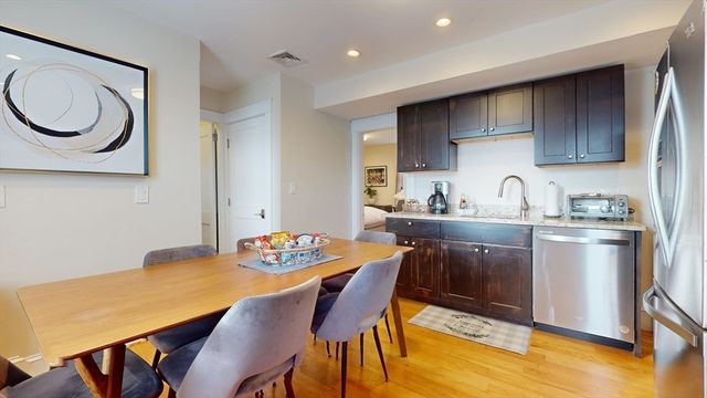 30 Clay St 3B, Cambridge, MA 02140