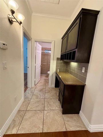 398 Mesa DR C, Del Valle, TX 78617