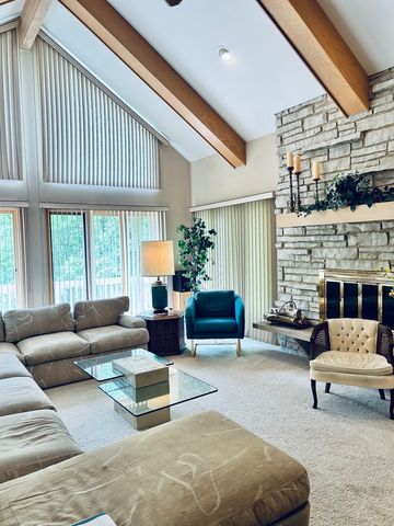 12604 S Hillcreek Drive, Palos Park, IL 60464
