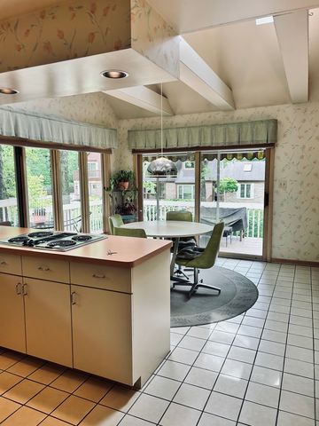 12604 S Hillcreek Drive, Palos Park, IL 60464