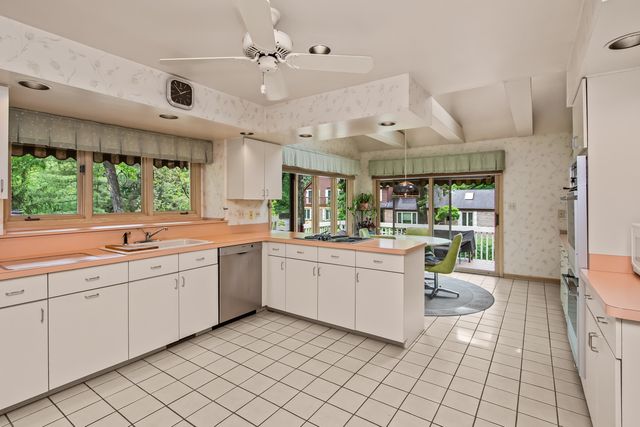 12604 S Hillcreek Drive, Palos Park, IL 60464
