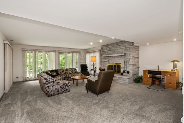 12604 S Hillcreek Drive, Palos Park, IL 60464