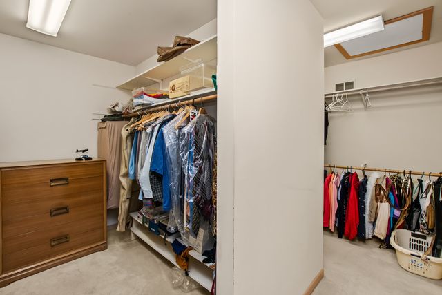 12604 S Hillcreek Drive, Palos Park, IL 60464