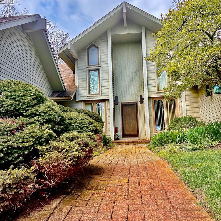 12604 S Hillcreek Drive, Palos Park, IL 60464