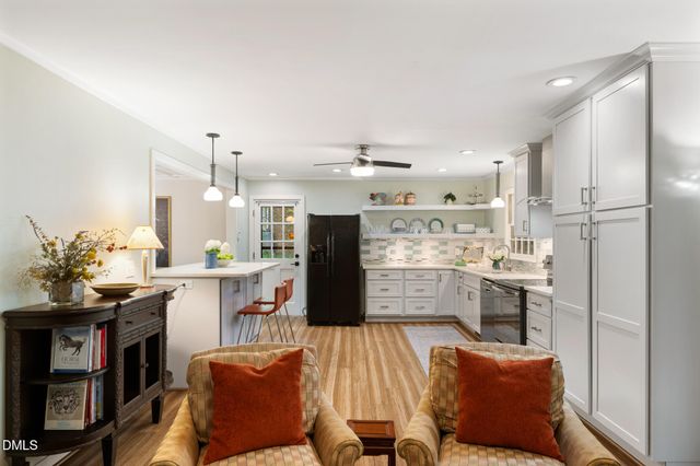 1902 White Plains Road, Chapel Hill, NC 27517