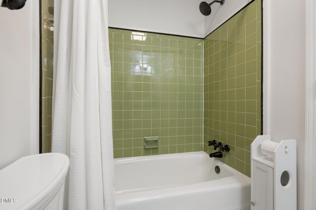 1902 White Plains Road, Chapel Hill, NC 27517