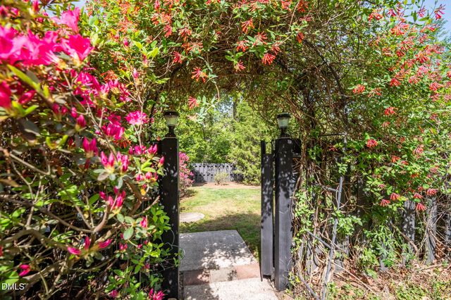 1902 White Plains Road, Chapel Hill, NC 27517