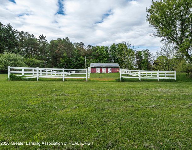 3216 Smithville Road, Eaton Rapids, MI 48827