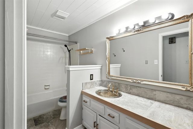 8152 S Lakeshore Drive, Shreveport, LA 71119