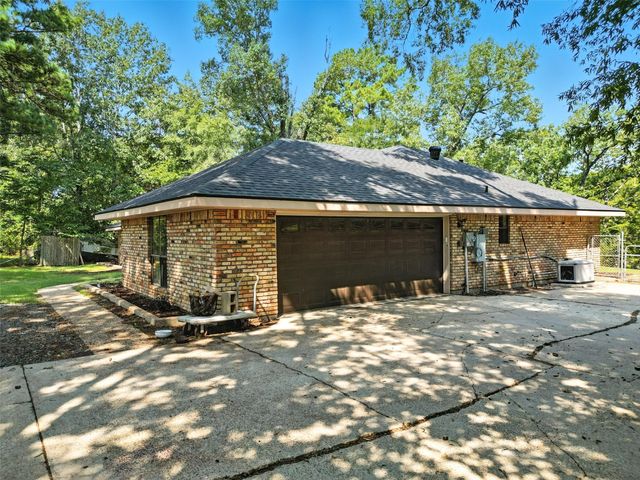 8152 S Lakeshore Drive, Shreveport, LA 71119