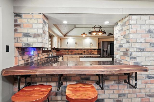 8152 S Lakeshore Drive, Shreveport, LA 71119