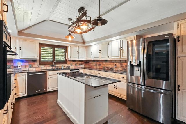 8152 S Lakeshore Drive, Shreveport, LA 71119