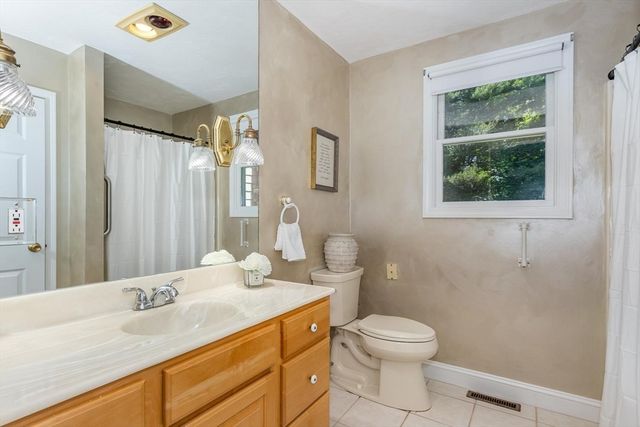 140 Grace Ln, Stoughton, MA 02021