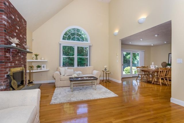 140 Grace Ln, Stoughton, MA 02021