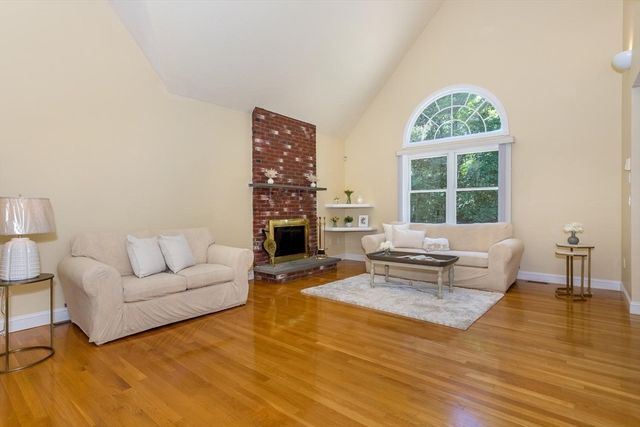 140 Grace Ln, Stoughton, MA 02021