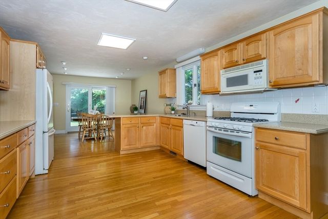 140 Grace Ln, Stoughton, MA 02021