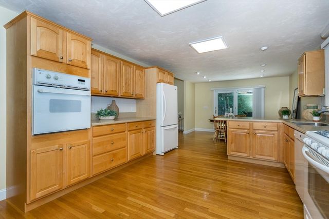 140 Grace Ln, Stoughton, MA 02021