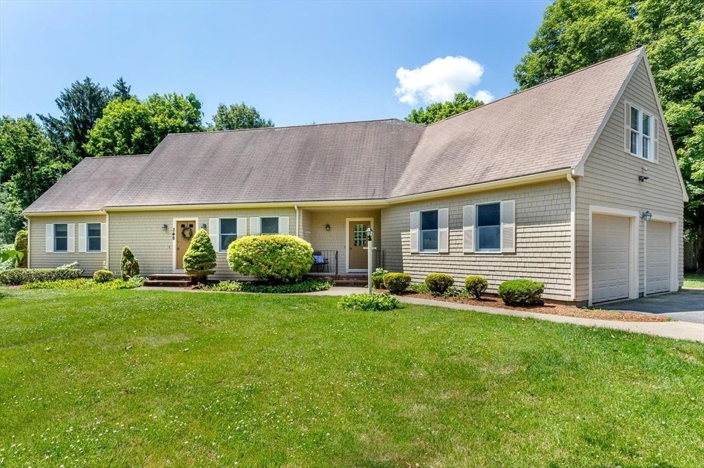140 Grace Ln, Stoughton, MA 02021