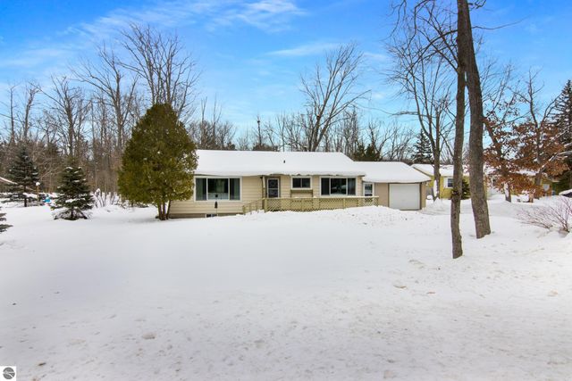 5075 Karlin Road, Interlochen, MI 49643