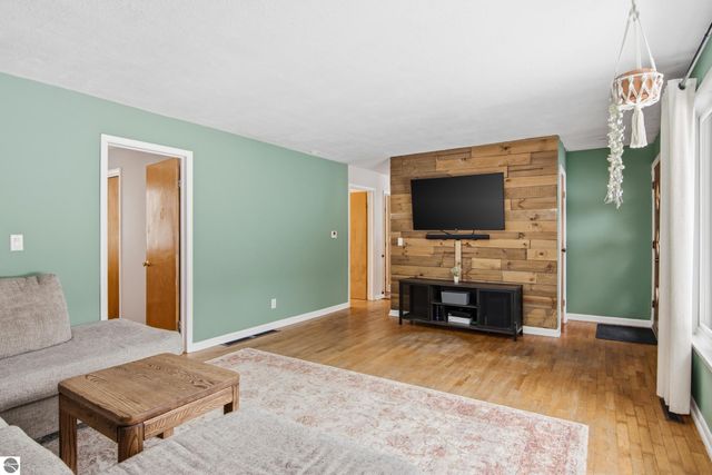 5075 Karlin Road, Interlochen, MI 49643