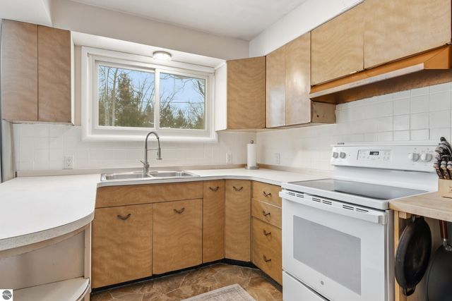 5075 Karlin Road, Interlochen, MI 49643