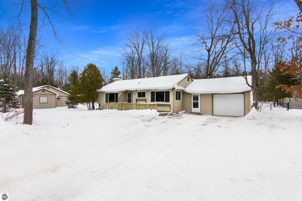 5075 Karlin Road, Interlochen, MI 49643