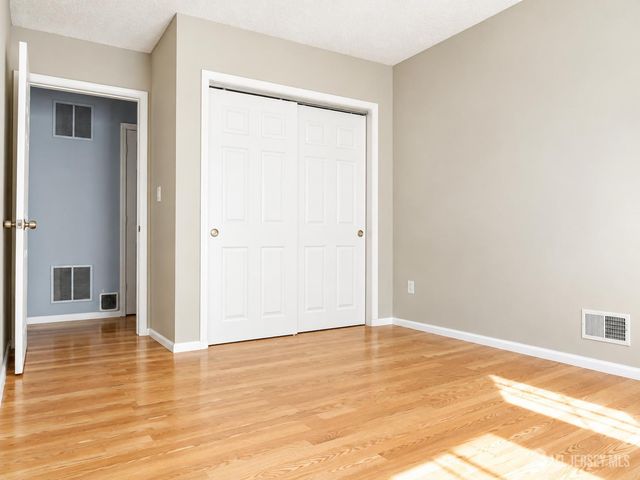 323 Wimbeldon Court, North Brunswick, NJ 08902