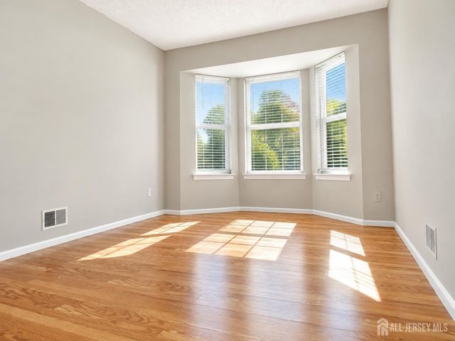 323 Wimbeldon Court, North Brunswick, NJ 08902