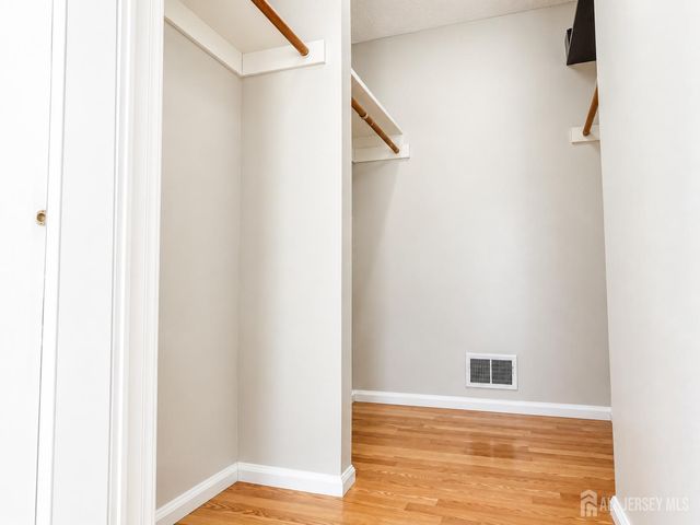 323 Wimbeldon Court, North Brunswick, NJ 08902