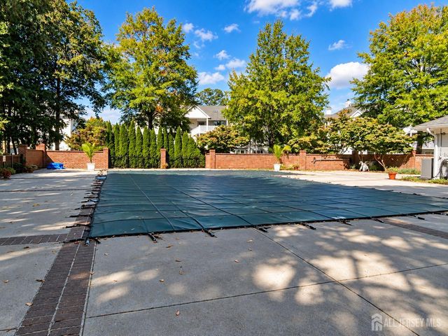 323 Wimbeldon Court, North Brunswick, NJ 08902