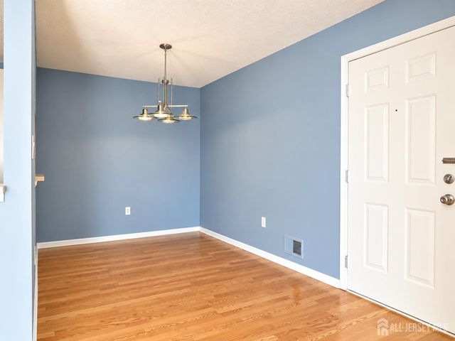 323 Wimbeldon Court, North Brunswick, NJ 08902