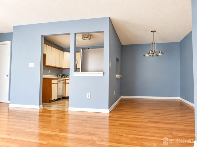 323 Wimbeldon Court, North Brunswick, NJ 08902
