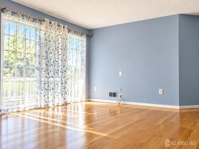 323 Wimbeldon Court, North Brunswick, NJ 08902