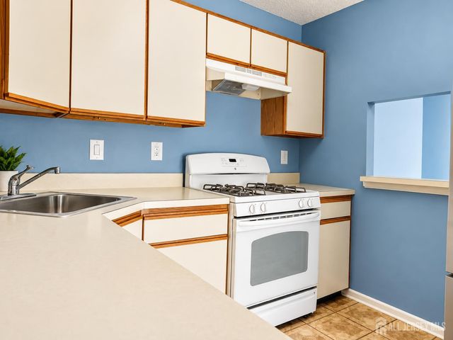 323 Wimbeldon Court, North Brunswick, NJ 08902