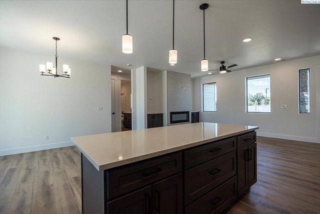 1821 S Union St, Kennewick, WA 99338