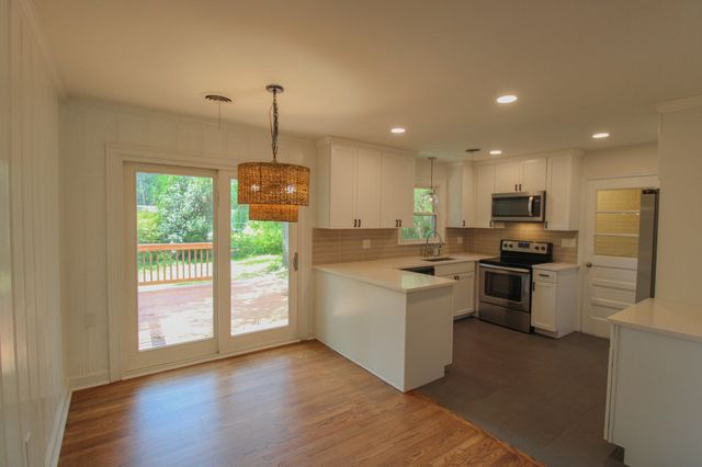 927 Holly Court, Hanahan, SC 29410