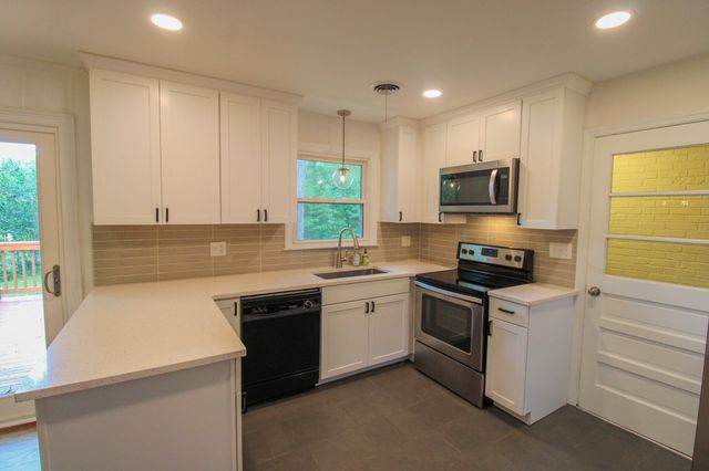 927 Holly Court, Hanahan, SC 29410
