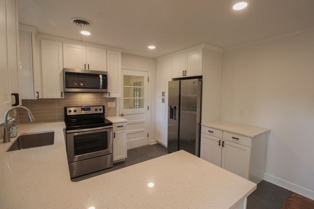 927 Holly Court, Hanahan, SC 29410