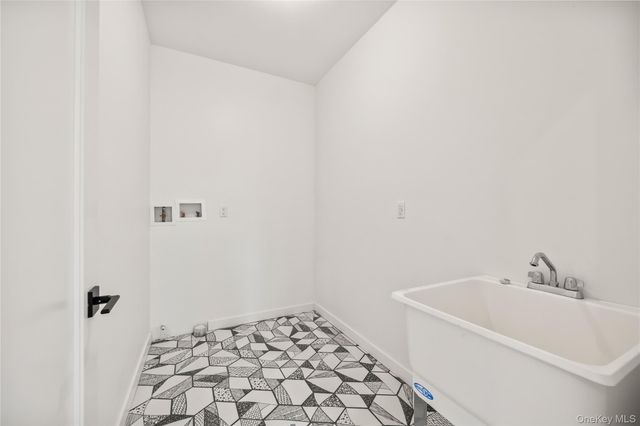 10 Memorial Park 101, Spring Valley, NY 10977