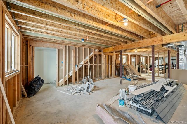 10 Memorial Park 101, Spring Valley, NY 10977